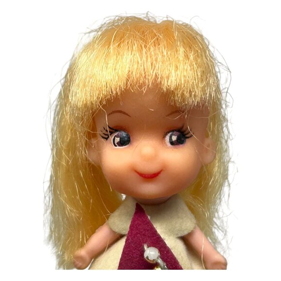 Vintage Little Kiddles Miniature Doll Toy Blonde Hair Gold Felt Pink Shoes 3" - Picture 2 of 10